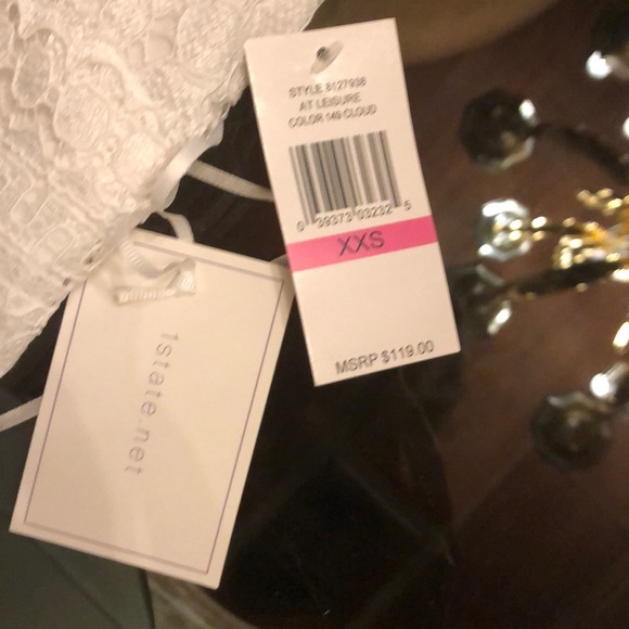 White lace dress - Picture 2 of 8